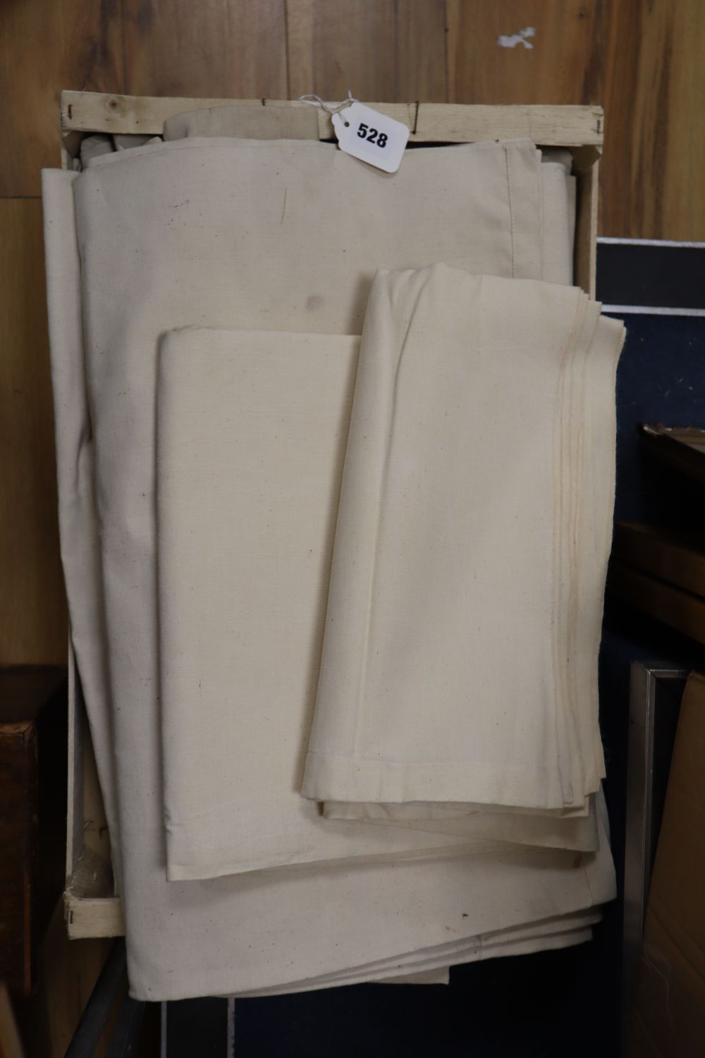 Six metis French provincial sheets